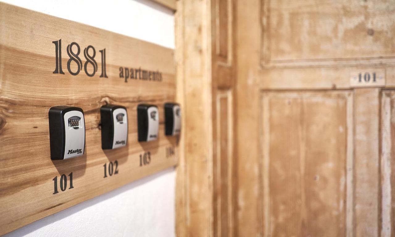 1881 Brasov Old Town Apartments エクステリア 写真