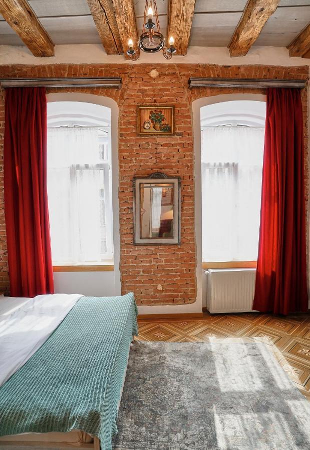 1881 Brasov Old Town Apartments エクステリア 写真