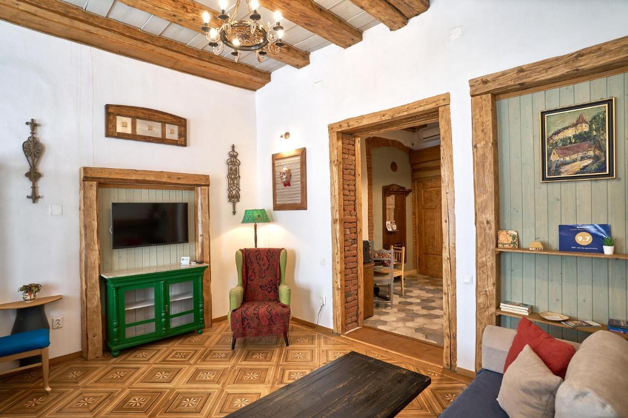 1881 Brasov Old Town Apartments エクステリア 写真